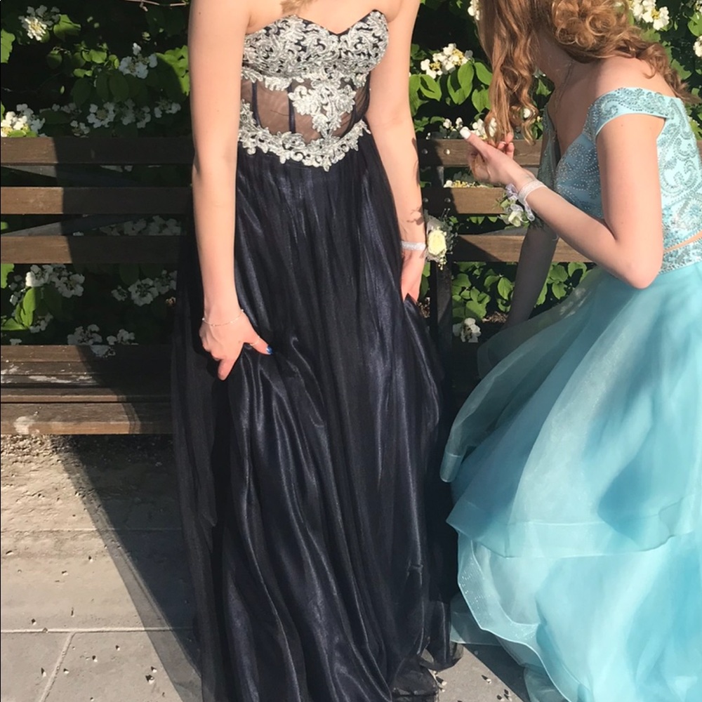 PROM DRESS - Picture 3 of 4